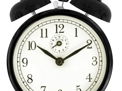 Black wind-up alarm clock By Sun Ladder - Own work, CC BY-SA 3.0, https://commons.wikimedia.org/w/index.php?curid=10959166